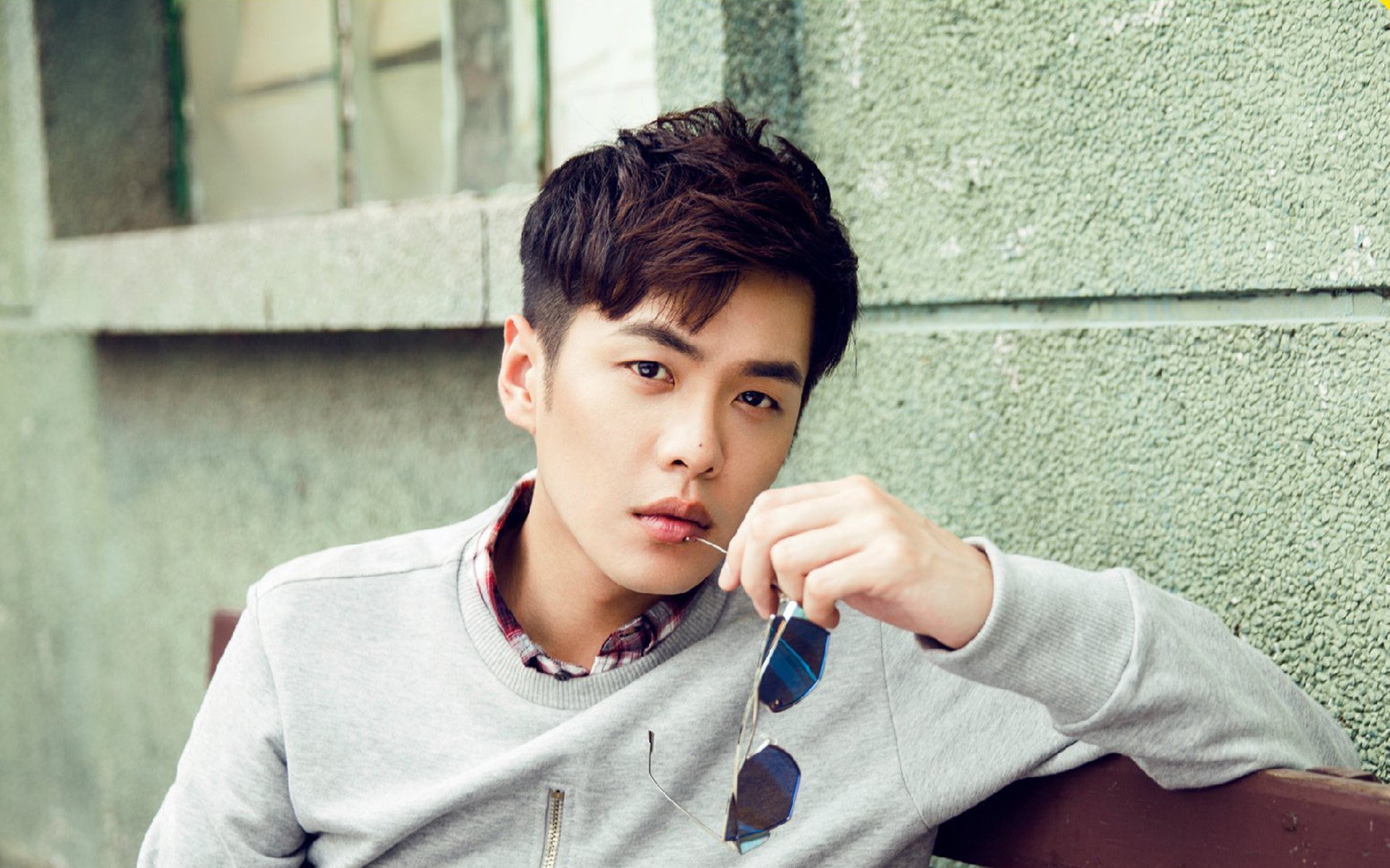 “金牛区城北体育馆:运动舞蹈赛,赛场上每个动作都是舞者突破极限的体现”